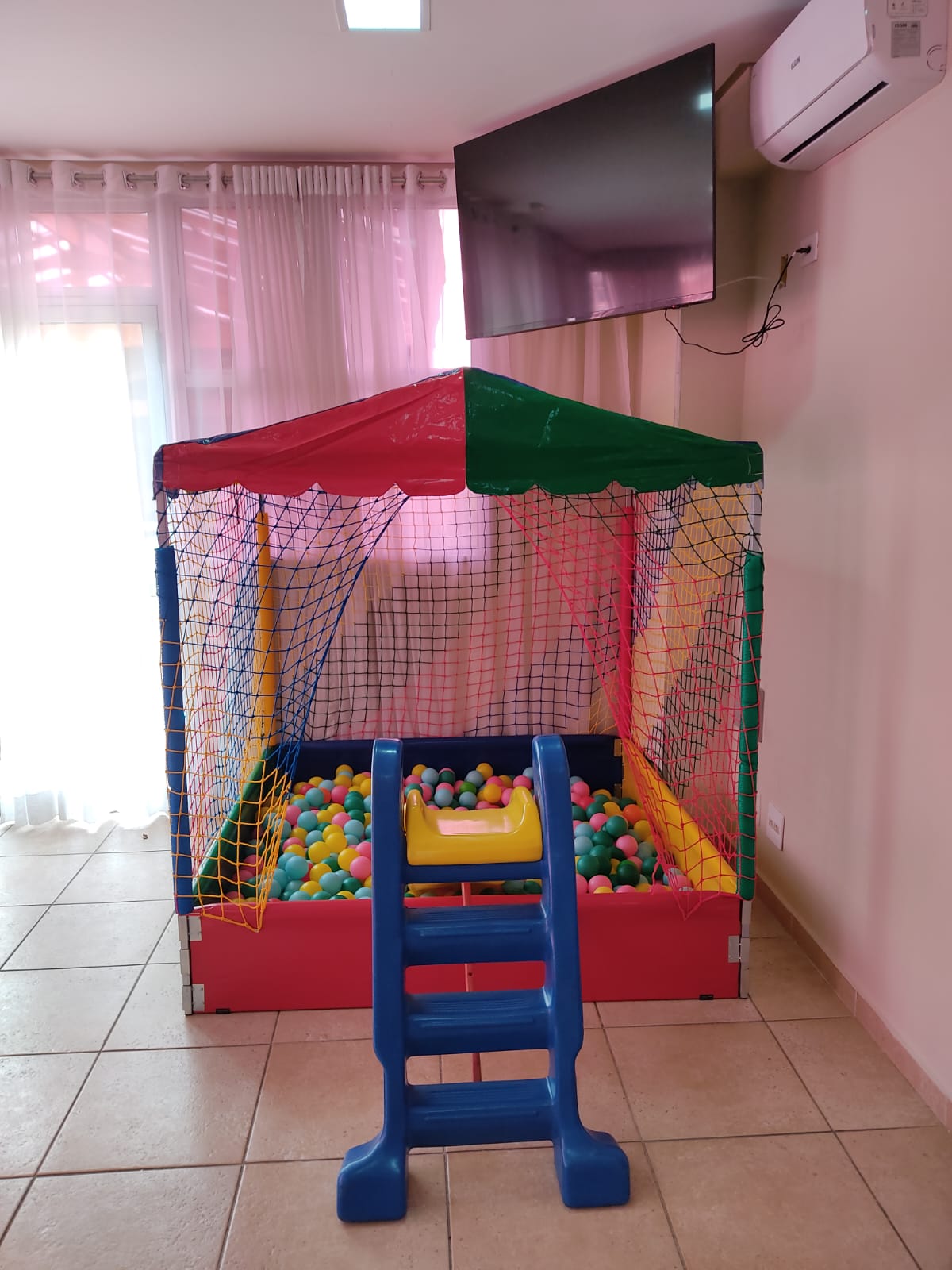 Piscina de Bolinhas 1,5 metros Casinha – Diversão que Cabe em Qualquer Espaço - foto 1